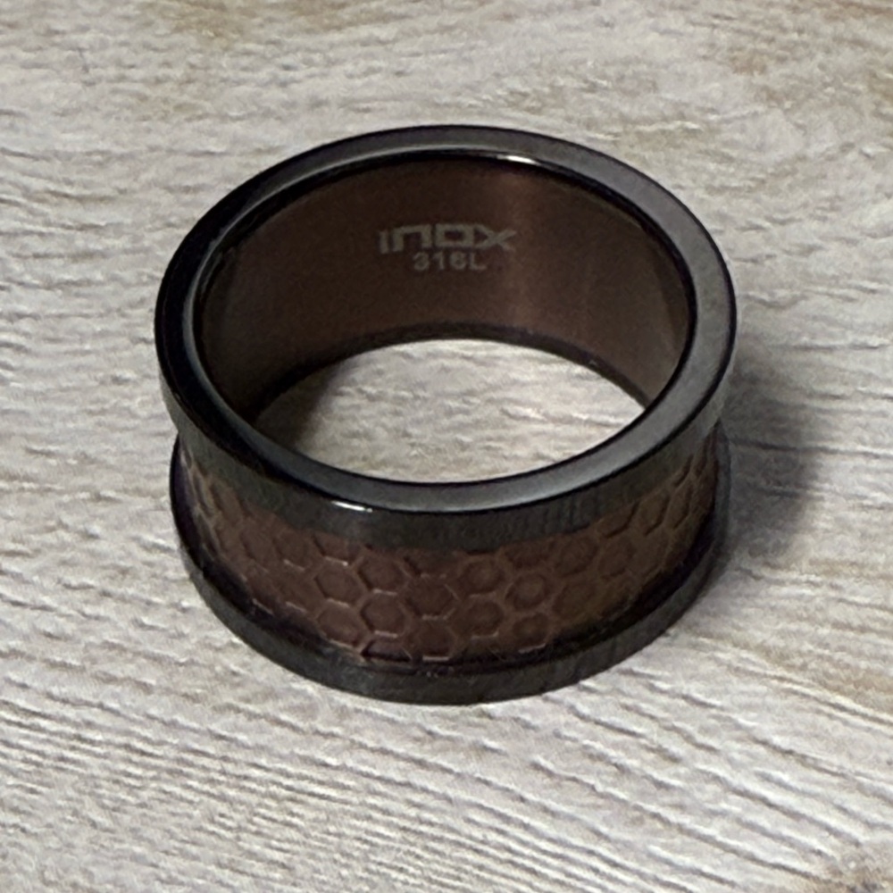 Inox Men's Brown Hexagon Pattern Ring - Picture 4 of 5